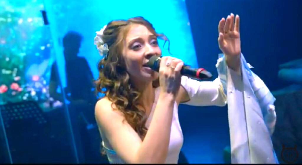 Скрин сделан автором из фрагмента рок оперы Орфей.