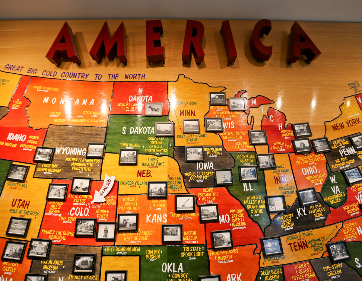 Карта из аэропорта Денвера https://denverpublicart.org/public-arts/america-why-i-love-her/