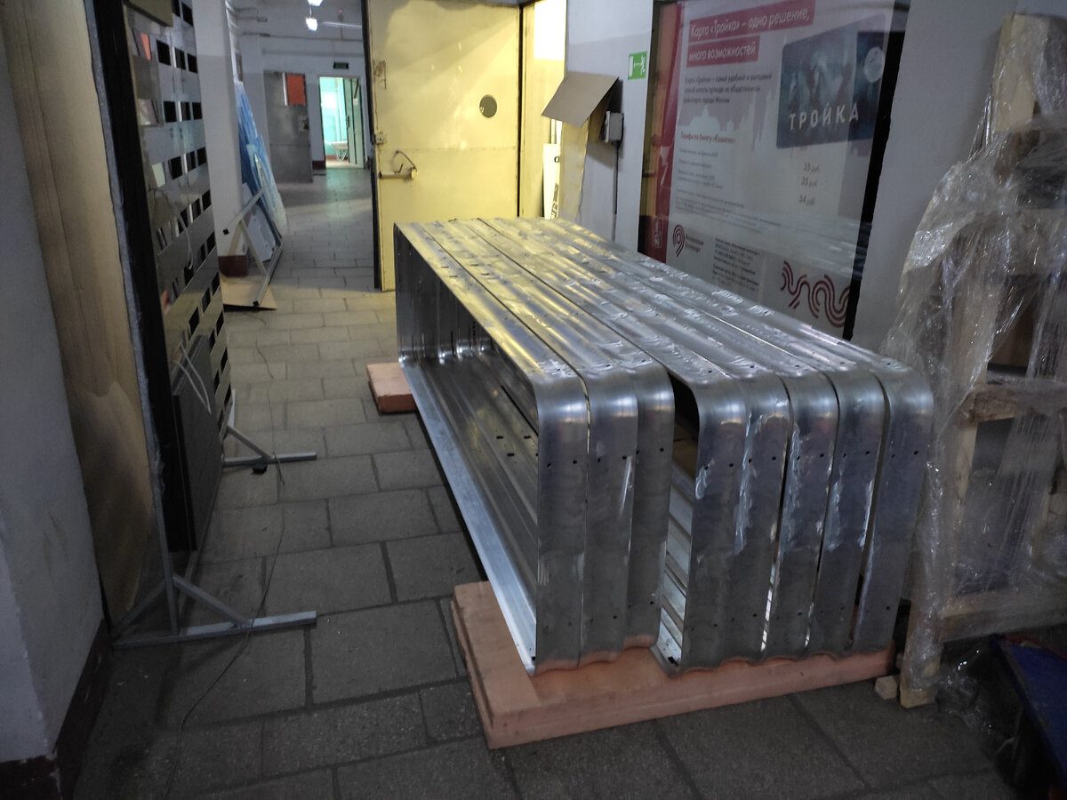 Информационные стенды как автомат Калашникова пуленепробиваемые) 