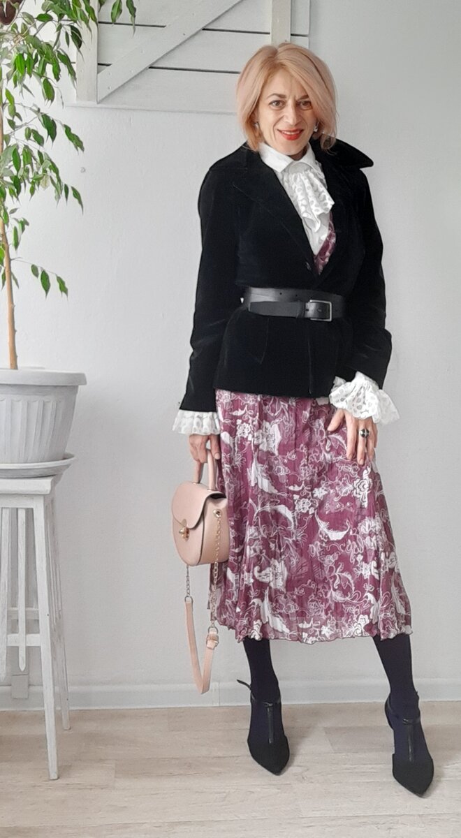 Платье и жакет из секонд-хэнда.