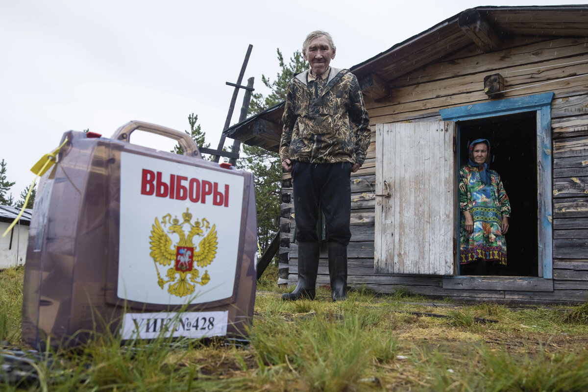Досрочное голосование в Ханты-Мансийском автономном округе. Фото:  Алексей Андронов/ТАСС 
