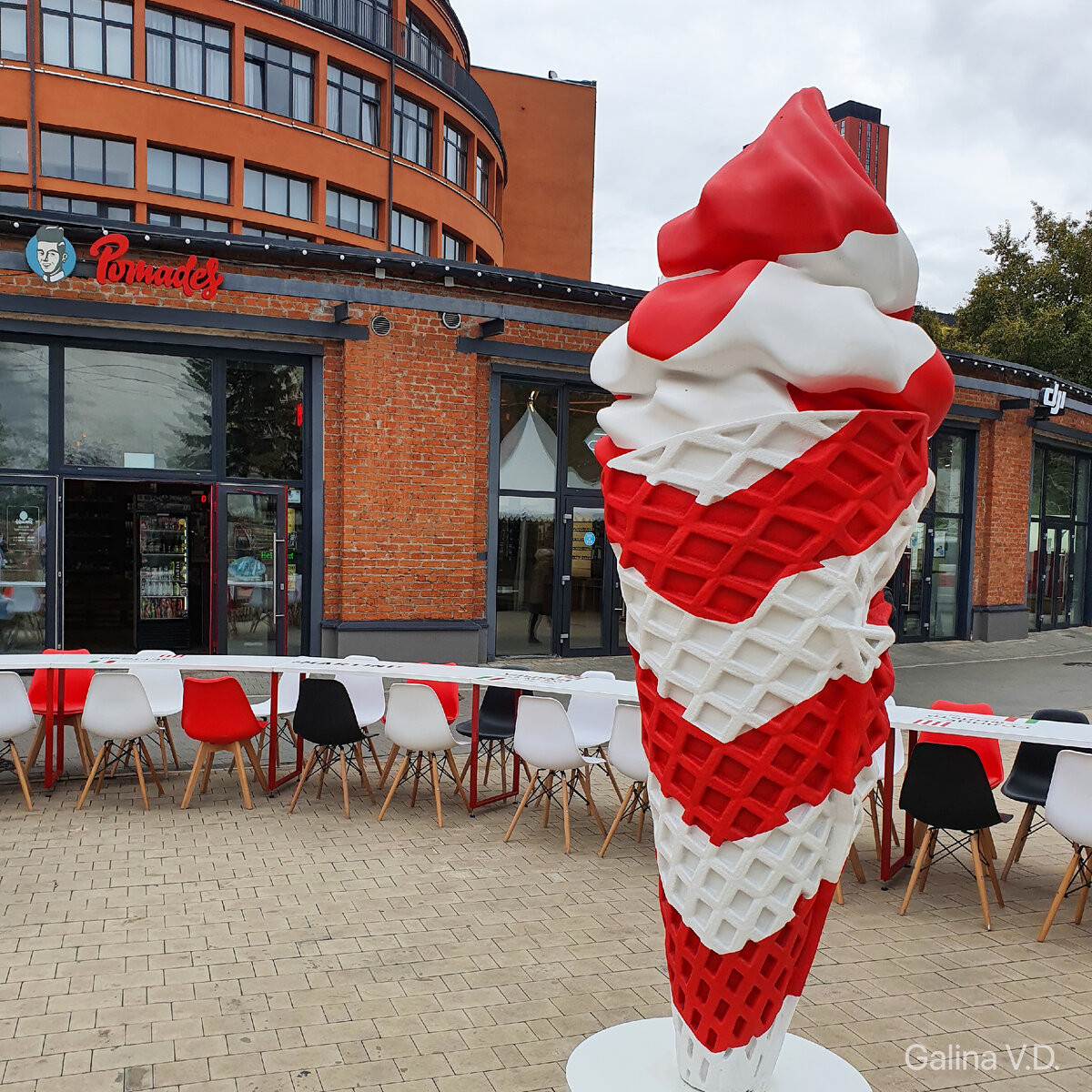 Уже к обеду столы заполнились!