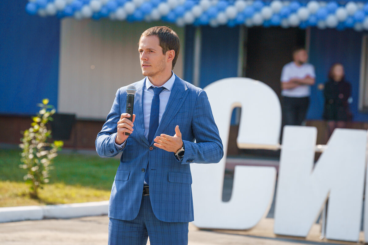 Сергей Цукарь на торжественной линейке 1 сентября в СибГУТИ