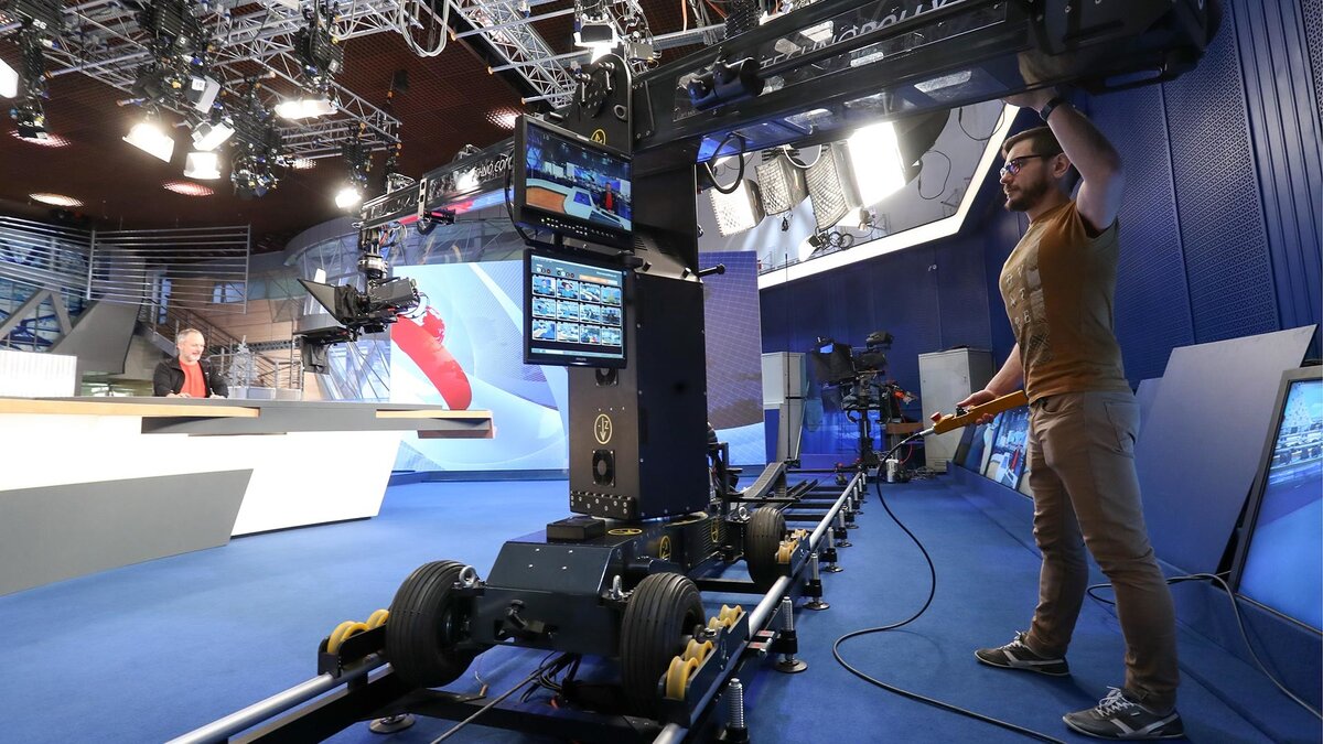 Съемки программы время. Галилео с владимиром маркони. Съемочная группа шоу. Первый канал съемки. Многокамерная съемка.