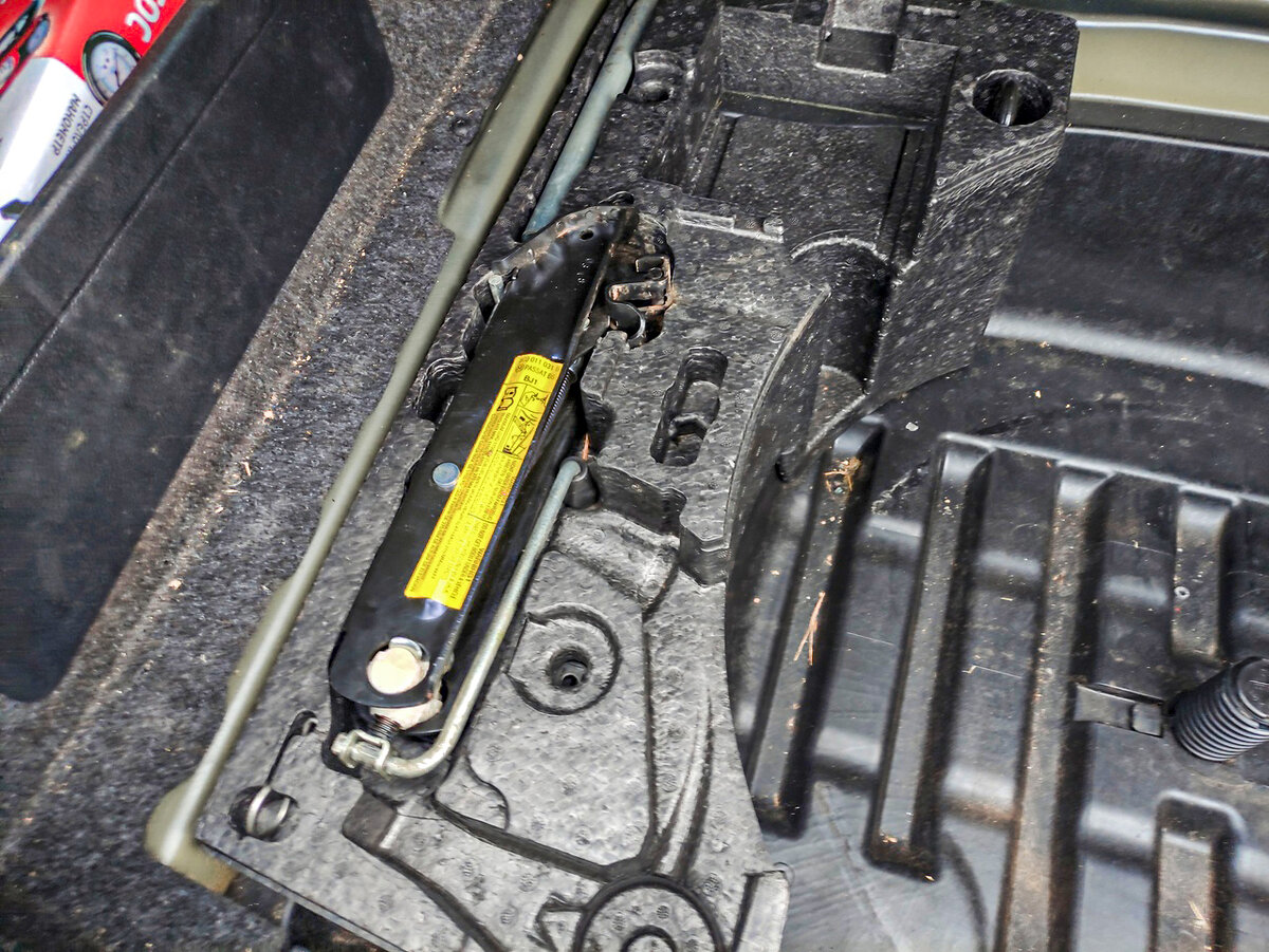 Заводской набор для замены колеса на запасное