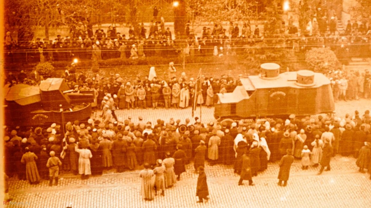 Боевая машина на параде в Тбилиси в 1920-м году.