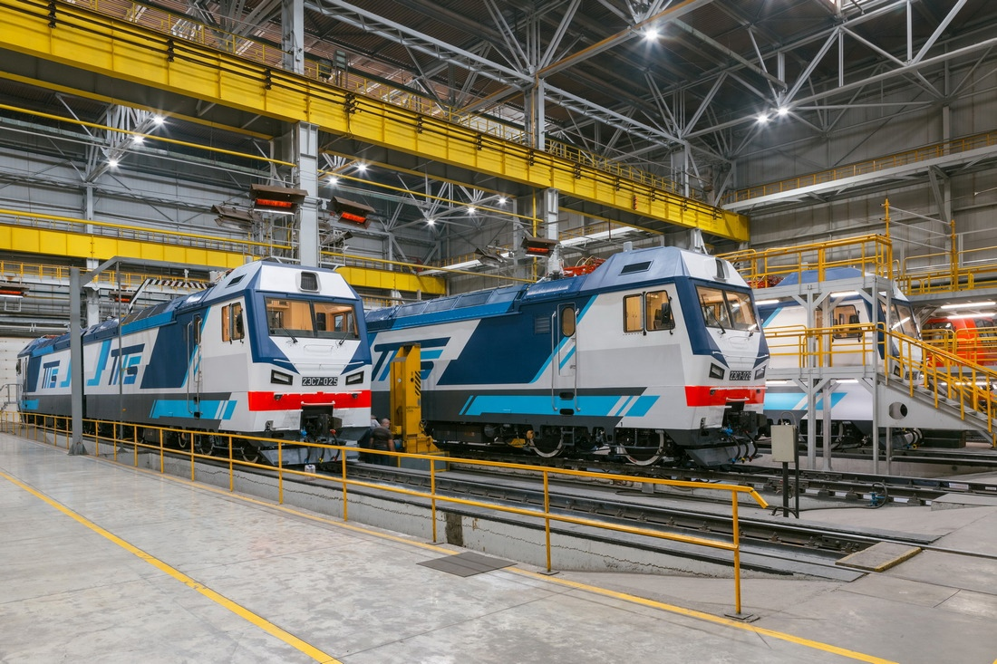 Первые электровозы 2ЭС7 для Казахстана
