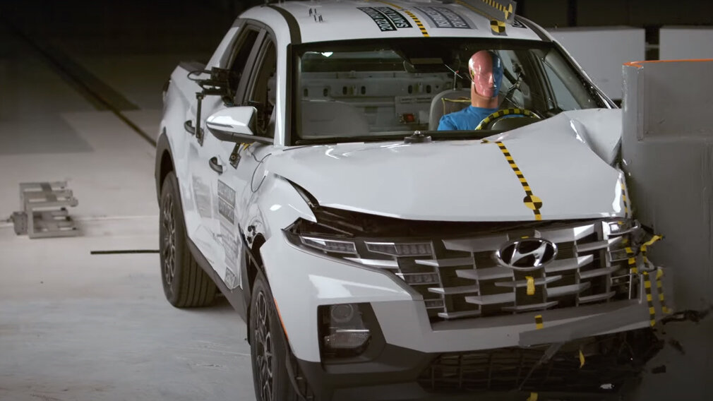 Скриншот с ютуб-канала IIHS