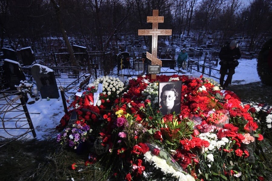 Умер 26.10 2023. Градский кладбище могила. Могила Градского на Ваганьковском кладбище.