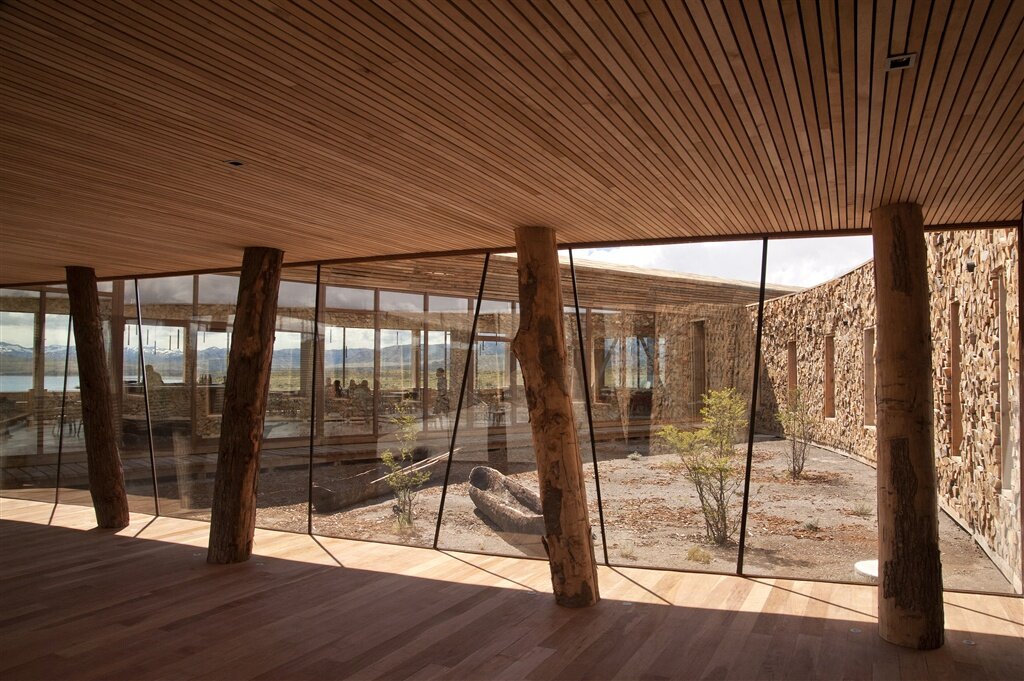 Проект отеля представлен архитекторским бюро Cazú Zegers.