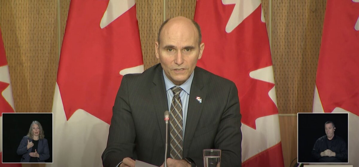 Федеральный министр здравоохранения Жан-Ив Дюкло говорит, что в Канаде в конечном итоге могут появиться законы об обязательной вакцинации, но лидеры провинций Альберты и Саскачевана уже выступают против этой идеи.