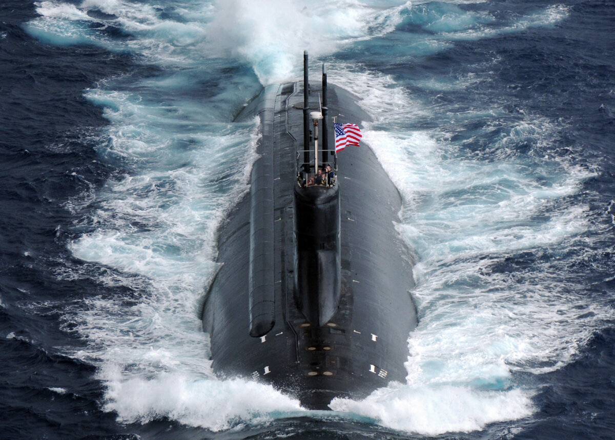 Многоцелевая АПЛ ВМС США. Фото https://upload.wikimedia.org/wikipedia/commons/b/b1/USS_Connecticut_%28SSN-22%29.jpg