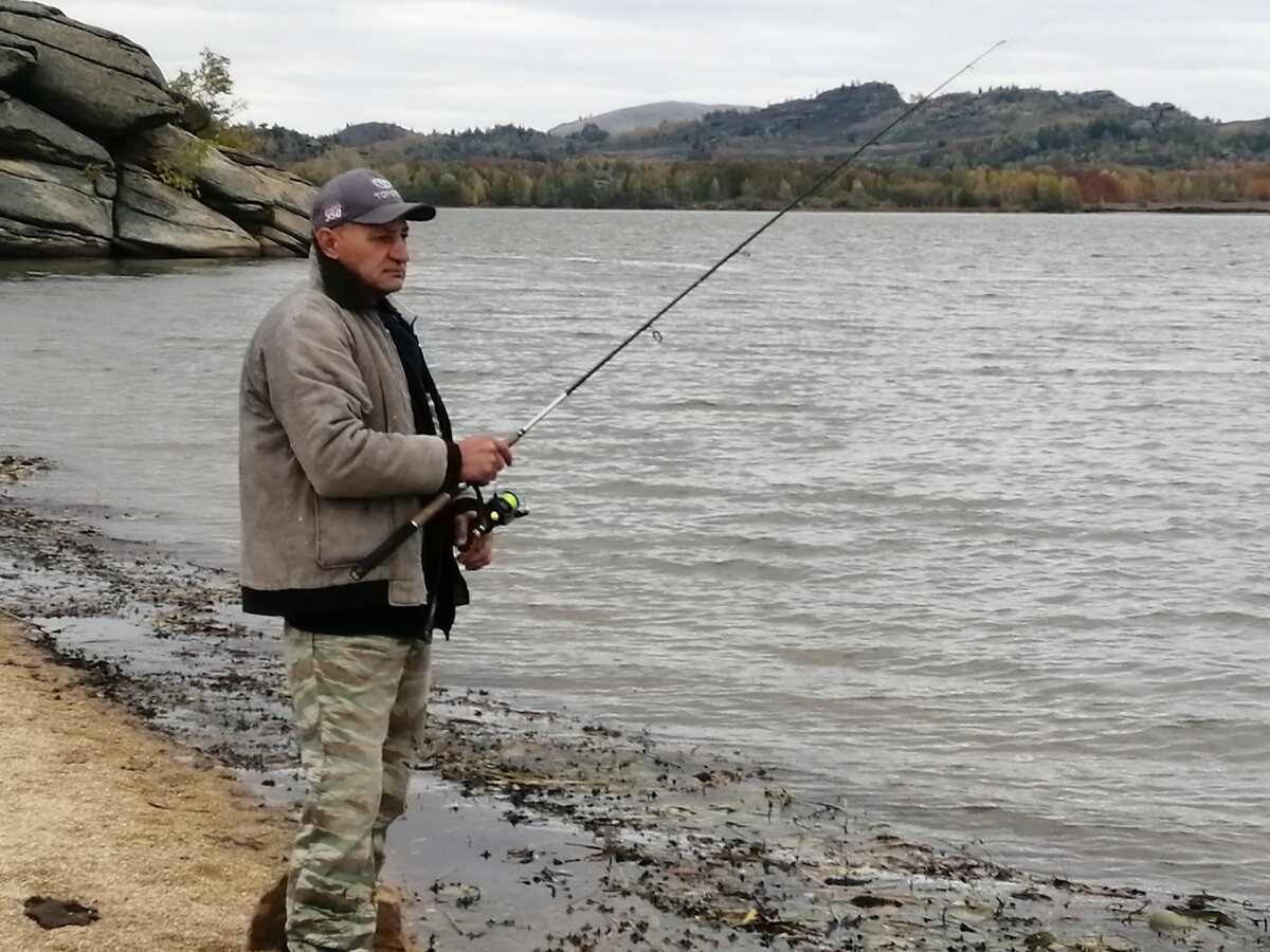 Поймать рыбку в мутной воде, бывает не просто. Надо постараться!
