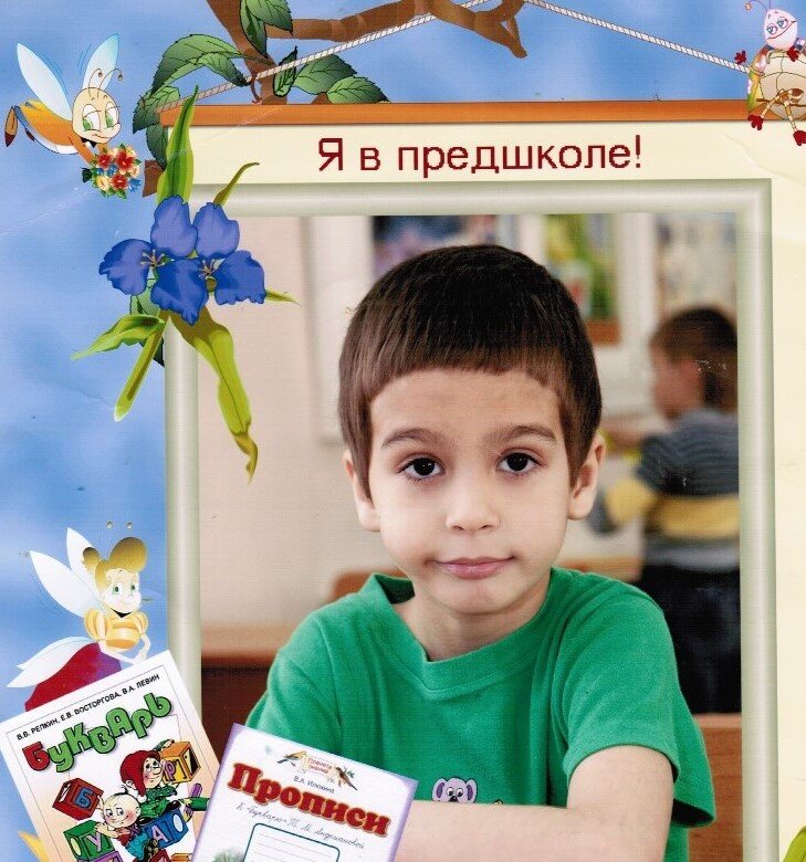 Юный парикмахер, который себе чуб срезал. Фото автора