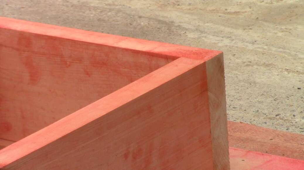 Тщательная подгонка досок при сборке стеновой карты