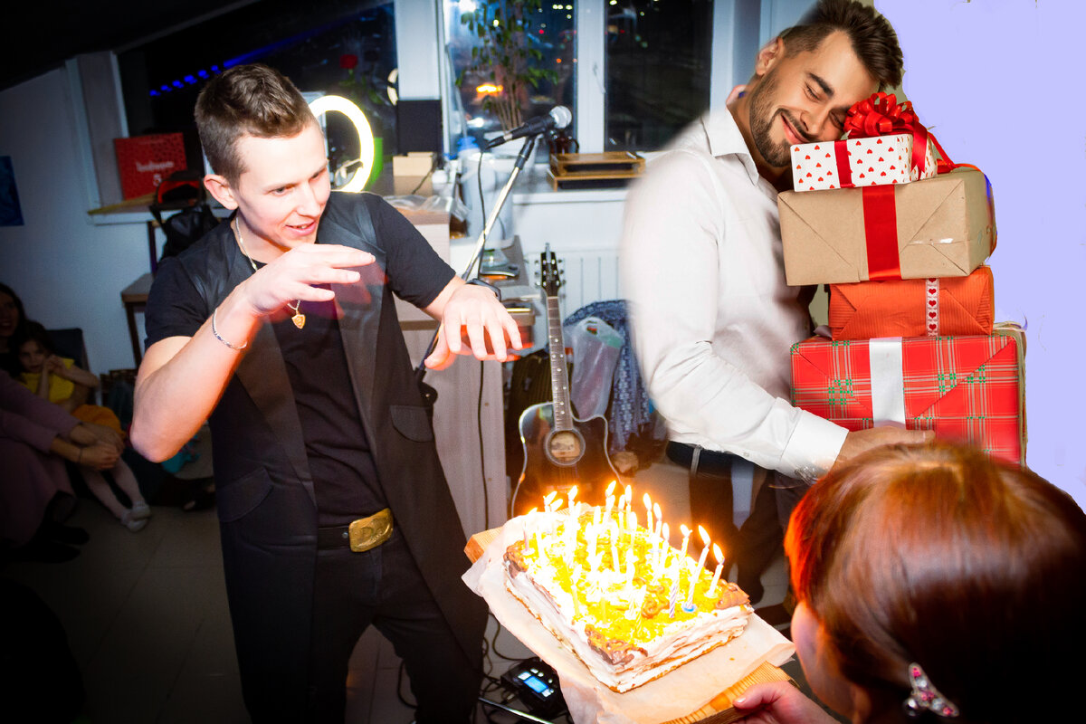 Степан Корольков и мужик какой-то с подарками с интернета =)