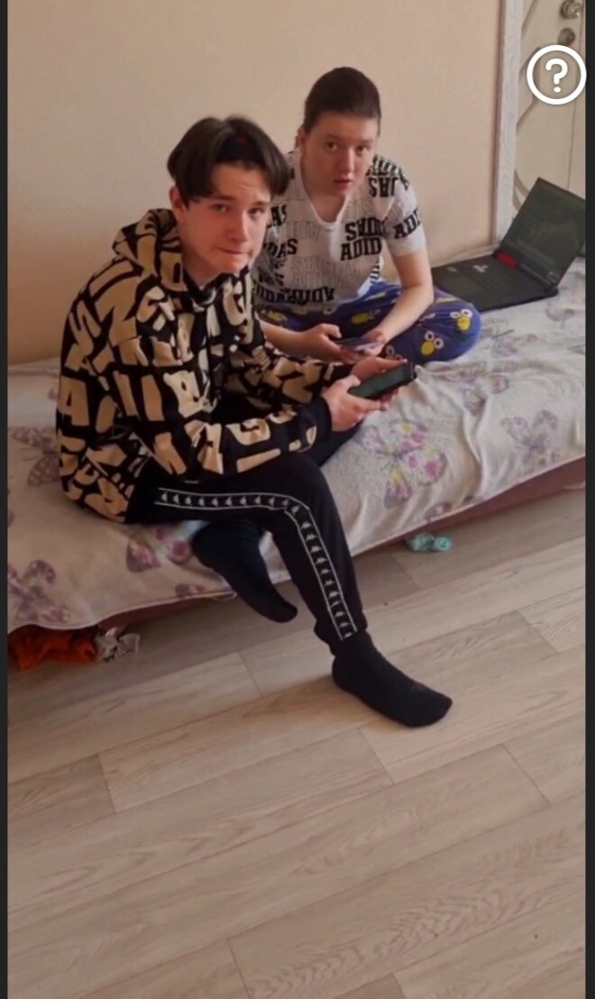 Старшие дети в момент, когда, Оля, шла на кухню смотреть что натворил Яков 