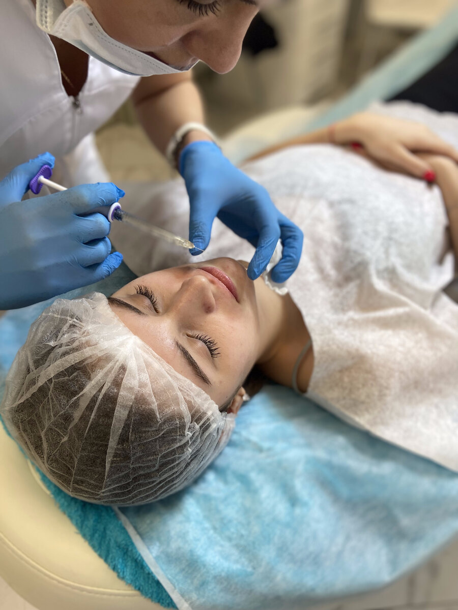 Процедура по увеличению губ. Фото предоставлено Д.Р. Гришкяном. Имеются противопоказания, требуется консультация специалиста