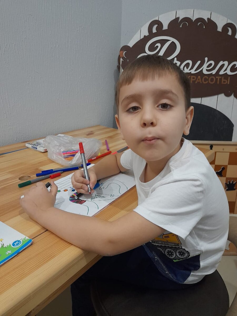 Рисуем динозавриков и ноты