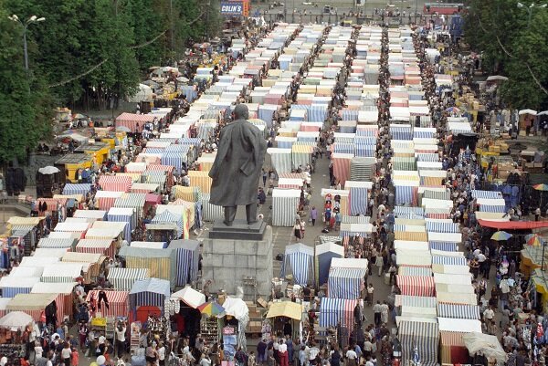 Рынки - символ 90-х. Фото из Интернета.
