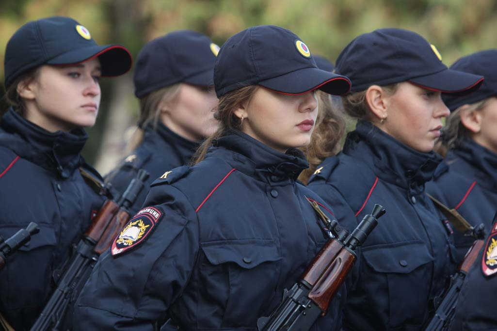 Видео женщин полицейских. Российские женщины полицейские. Женщина полицейский. Российский полицейский. Курсантки МВД.