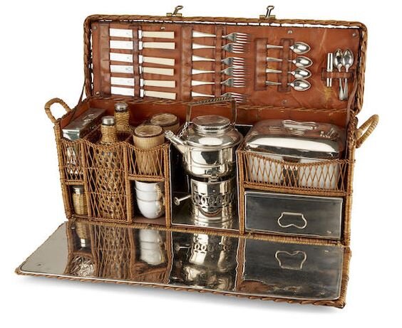 Почему люди любят есть на земле? История пикников и пикниковых наборов