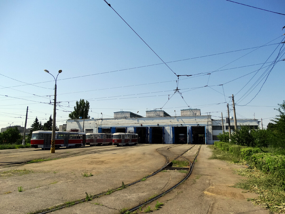 На территории депо. Листайте галерею. Там есть ещё фото