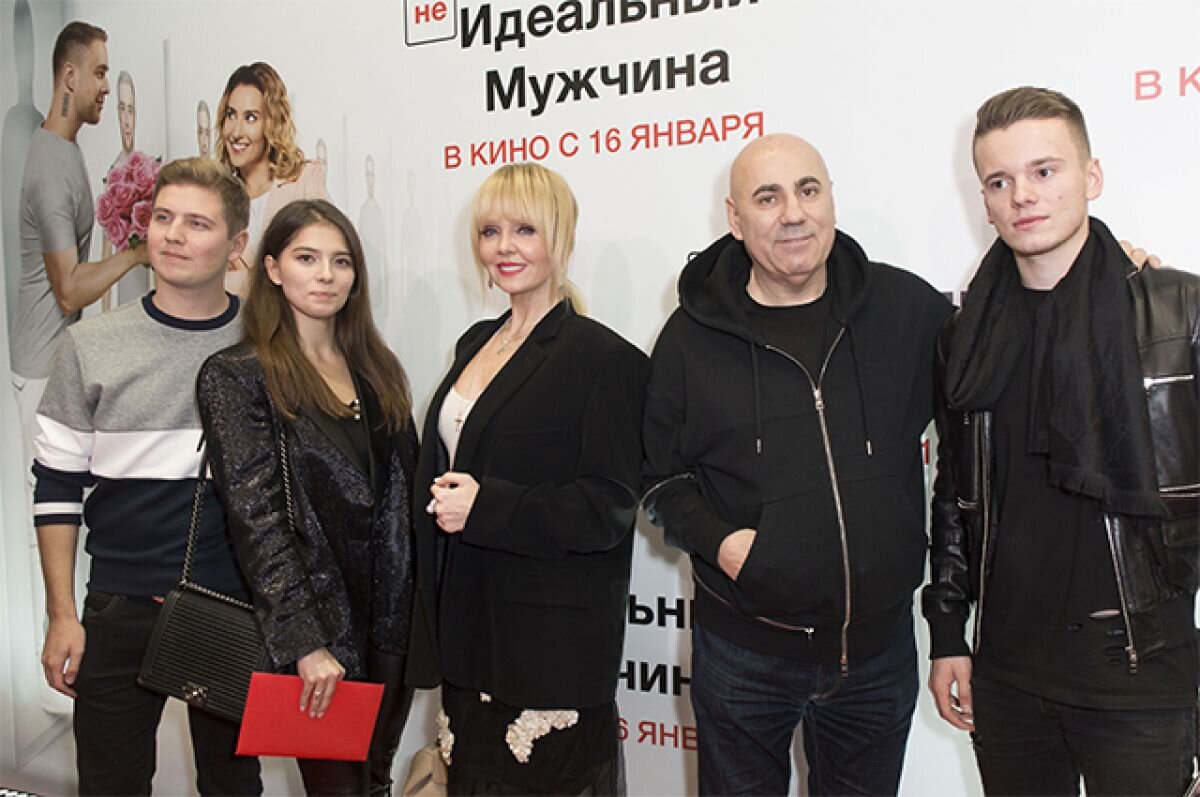    Артемий Шульгин с супругой Натальей, Валерия, Иосиф Пригожин и Арсений Шульгин.