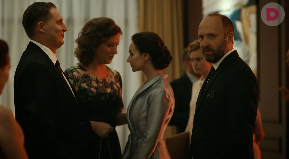 Нана уже давно не чувствует себя счастливой, но должна поддерживать семейный статус в обществе