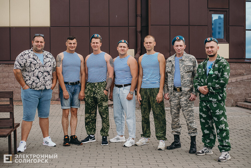 Вот уже 9-й год подряд в День ВДВ, 2 августа, солигорские десантники демонстрируют наглядный пример того, как на самом деле представители элитных войск должны отмечать свой праздник.