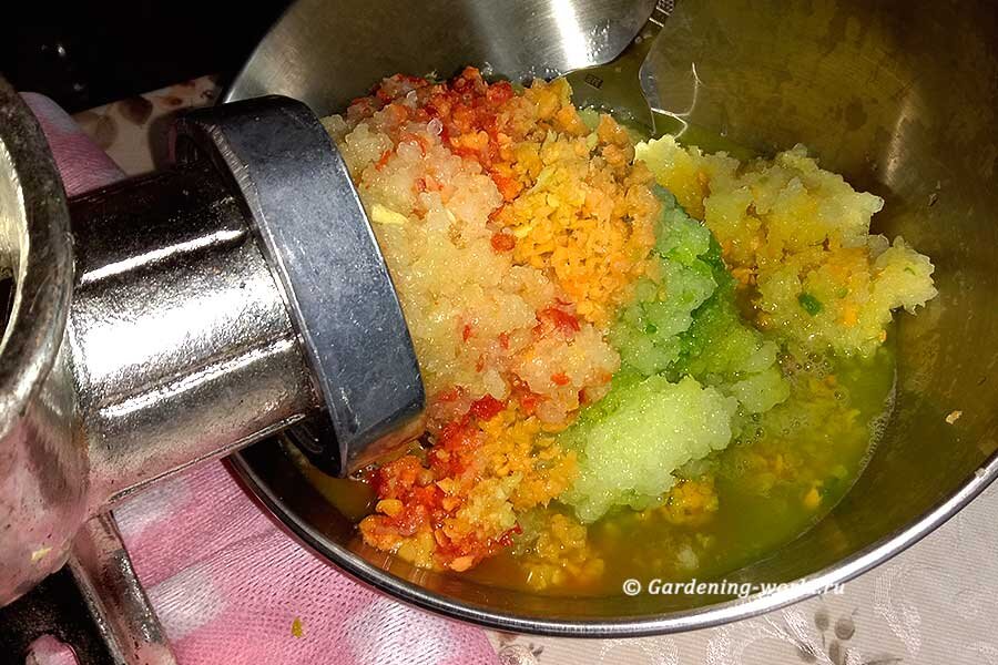 Тещин язык на мясорубке. Тещин язык на мясорубке. Тещин язык на мясорубке. Тёщин язык из кабачков на зиму. Перец острый тещин язык.