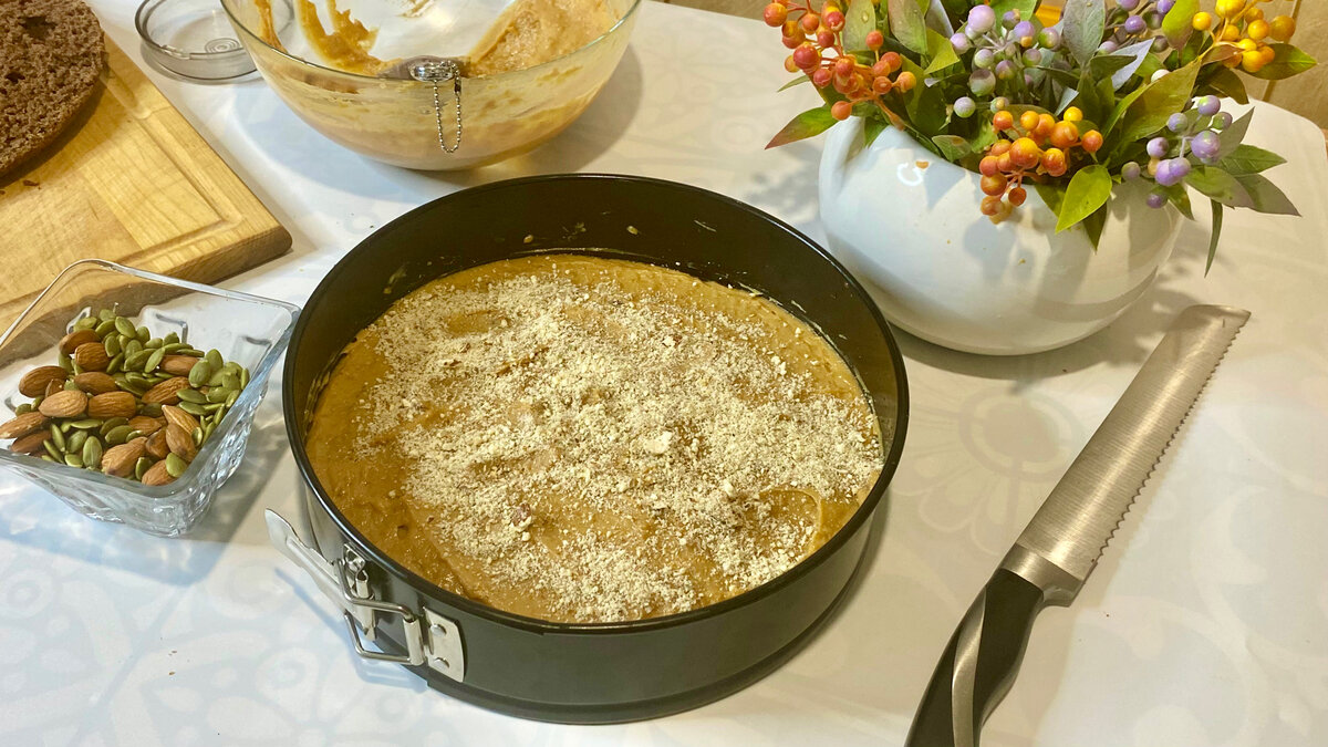 Орехи перемолола в кофемолке. 