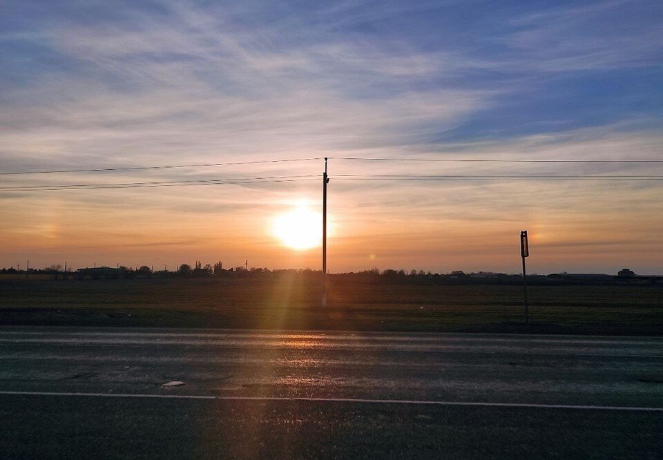     В воскресенье около 16:00 дончане увидели в небе сразу три «солнца». Анастасия ТАЛЫЗИНА