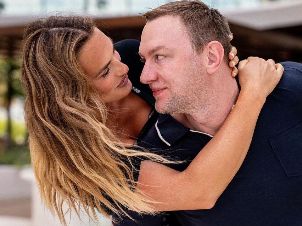     Константин Кольцов намекнул на скорую свадьбу с Ариной Соболенко. Фото: соцсети.