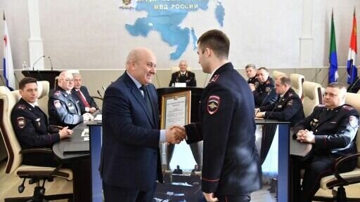     Градоначальник поблагодарил руководство ДВЮИ за тесное сотрудничество.