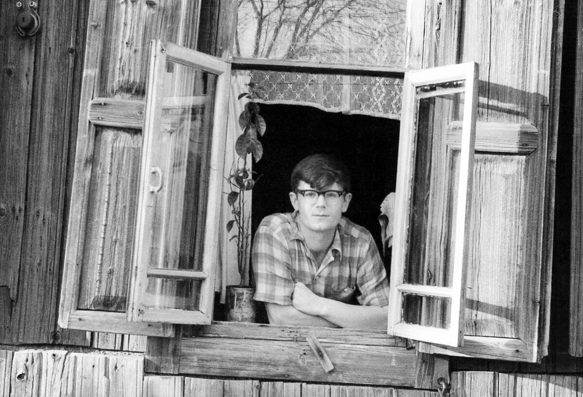 Юрий Борецкий. Автопортрет в окне