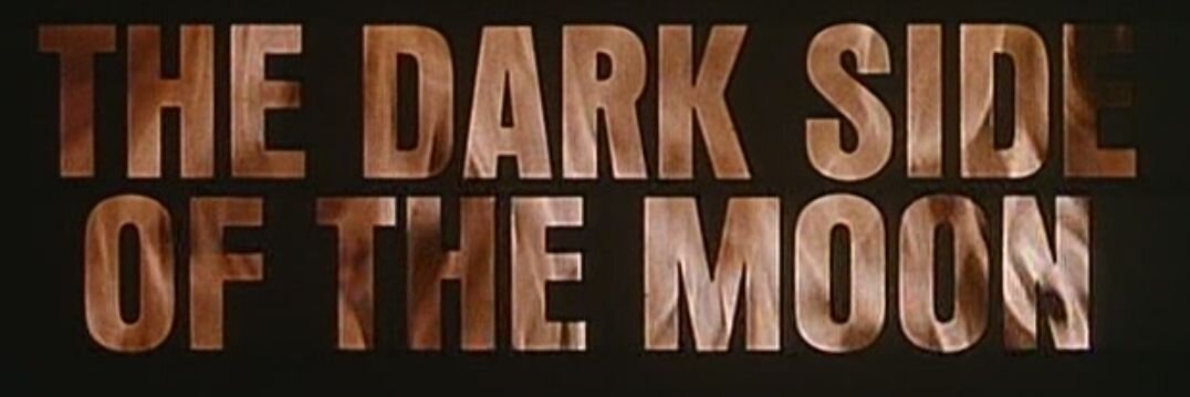 Ещё запоминается, что сразу же при названии фильма играет мистическая, тревожная и щемяще-тоскливая мелодия - на фоне горящего адского пламени. Этакая безысходность сразу чувствуется.