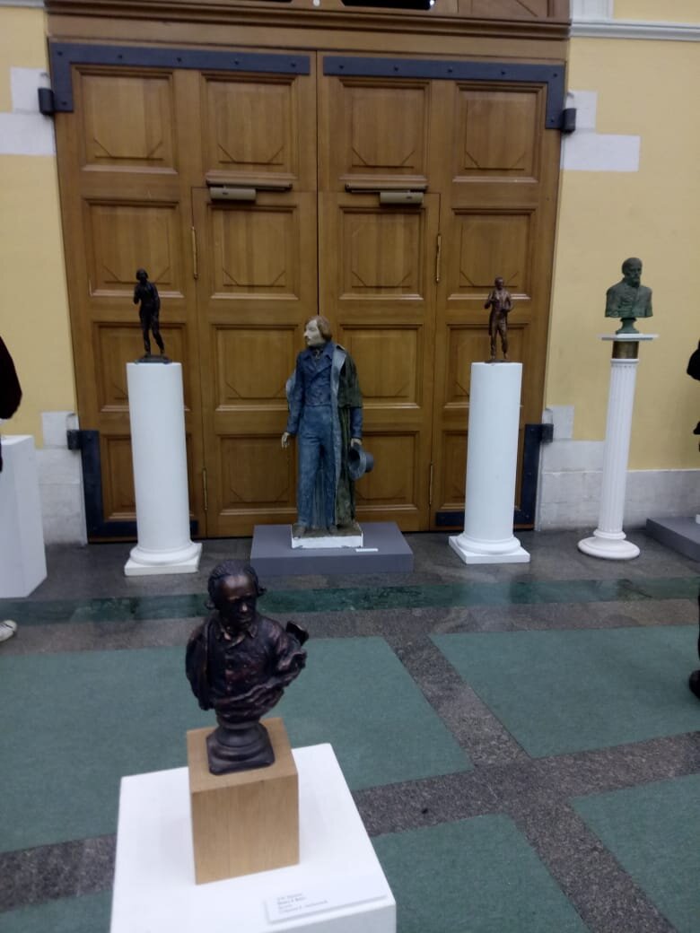Выставка работ скульптора Л. Баранова
