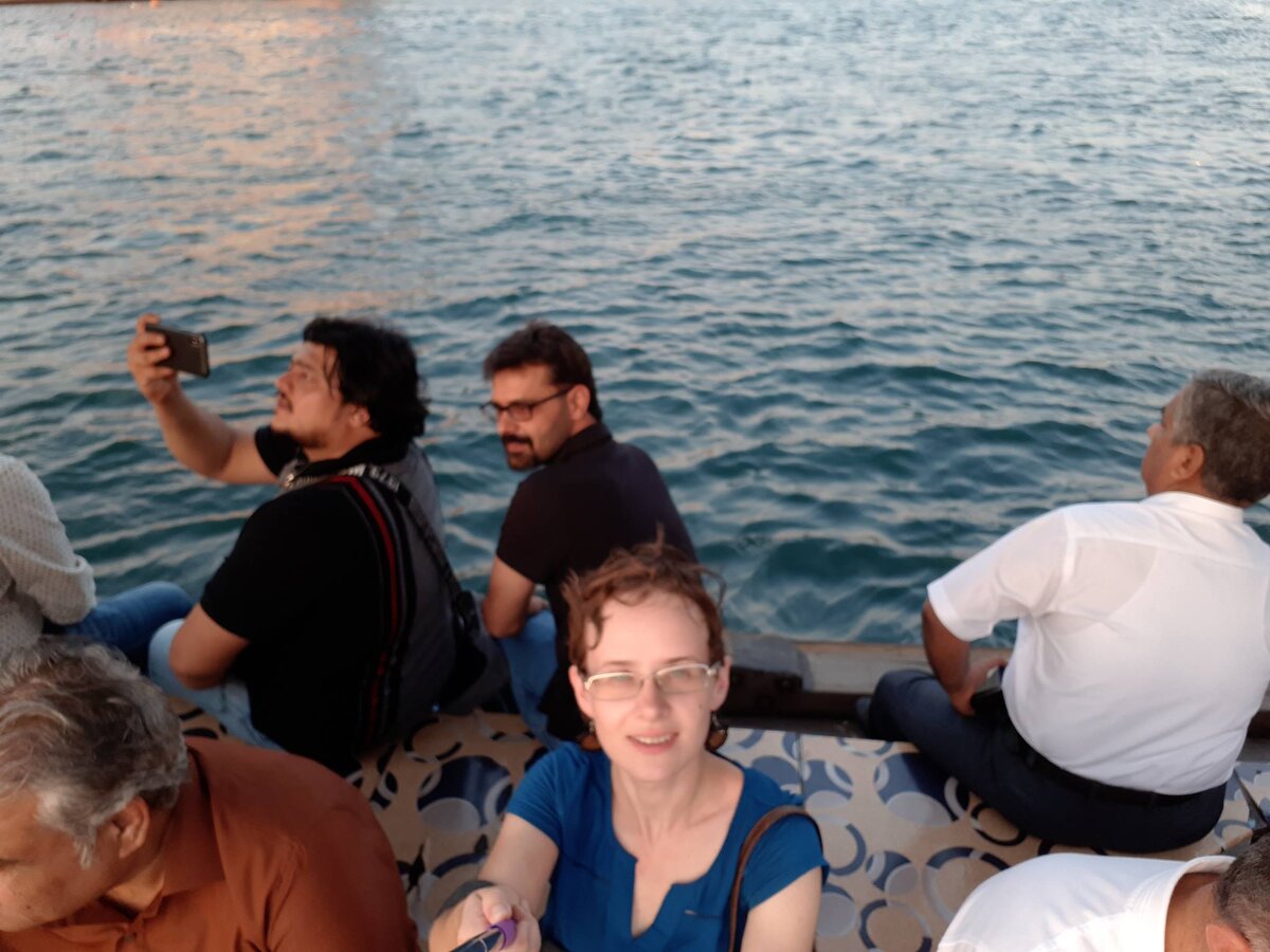 Переправляясь на другой берег