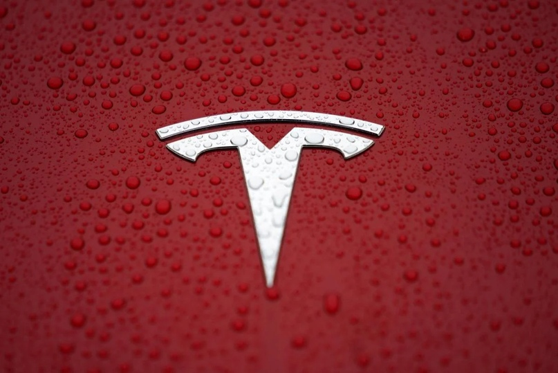 логотип Tesla