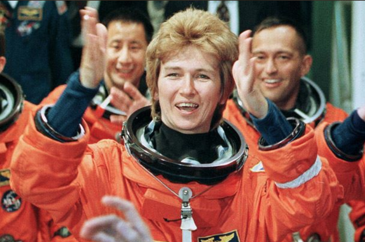 Лётчик-космонавт Российской Федерации Елена Кондакова. Стала третьей женщиной-космонавтом в истории СССР и России, после Валентины Терешковой и Светланы Савицкой. Фото https://www.facebook.com/Roscosmos/posts/1722098721378141/