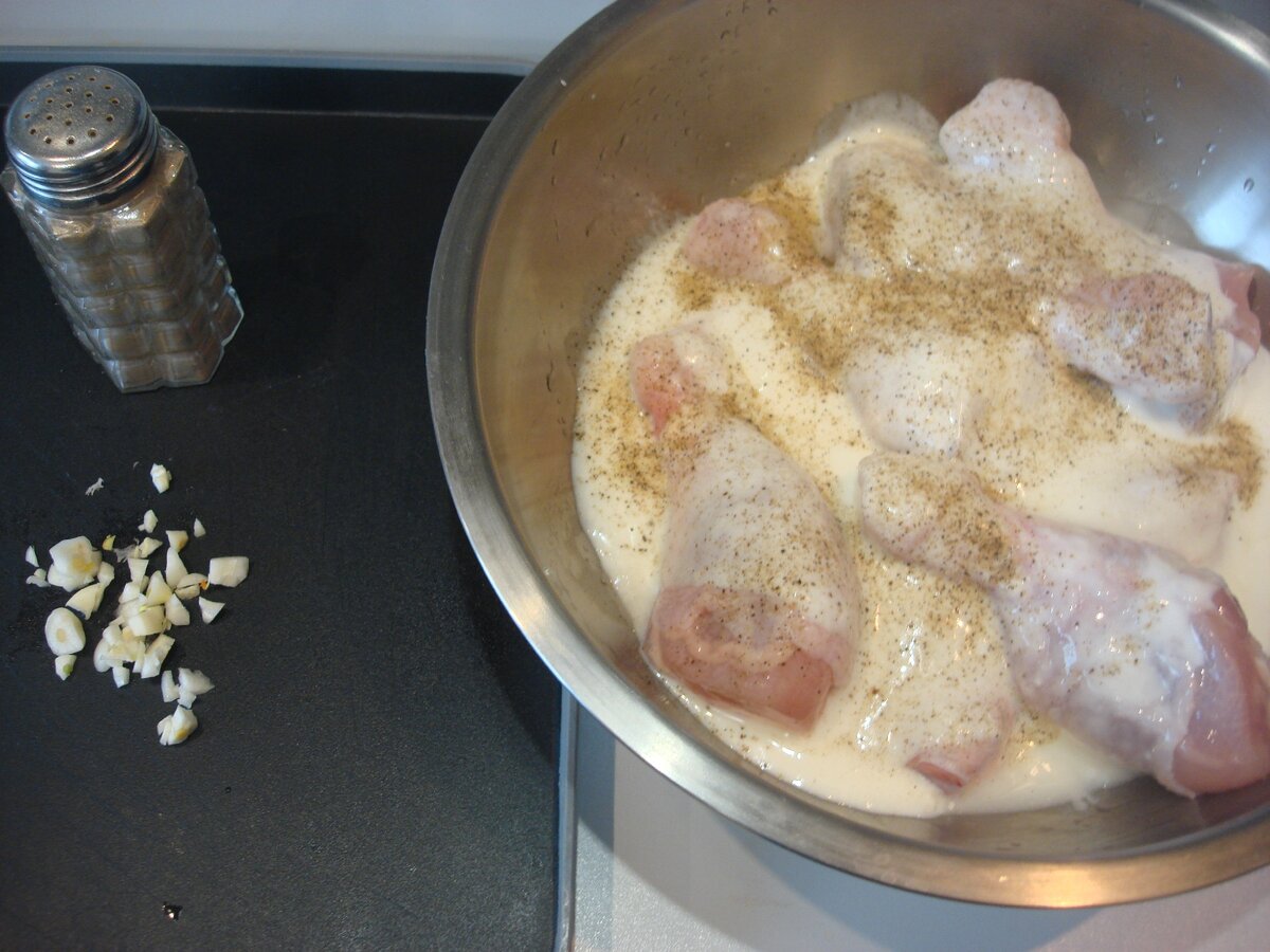 Маринованная курица на сковороде