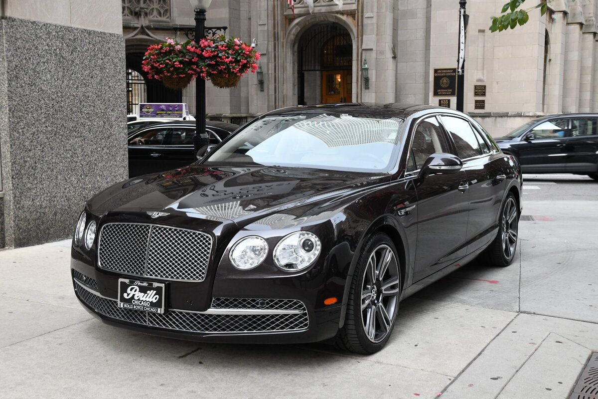 Авто представительского класса фото Bentley Flying Spur 2014 года АвтоХит Дзен