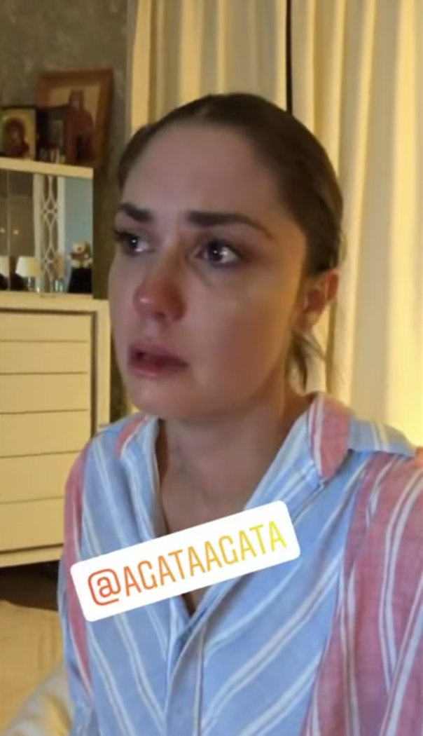 Агата Муцениеце рассказывает в инстаграме матери о том,что её бьёт муж Павел Прилучный. 