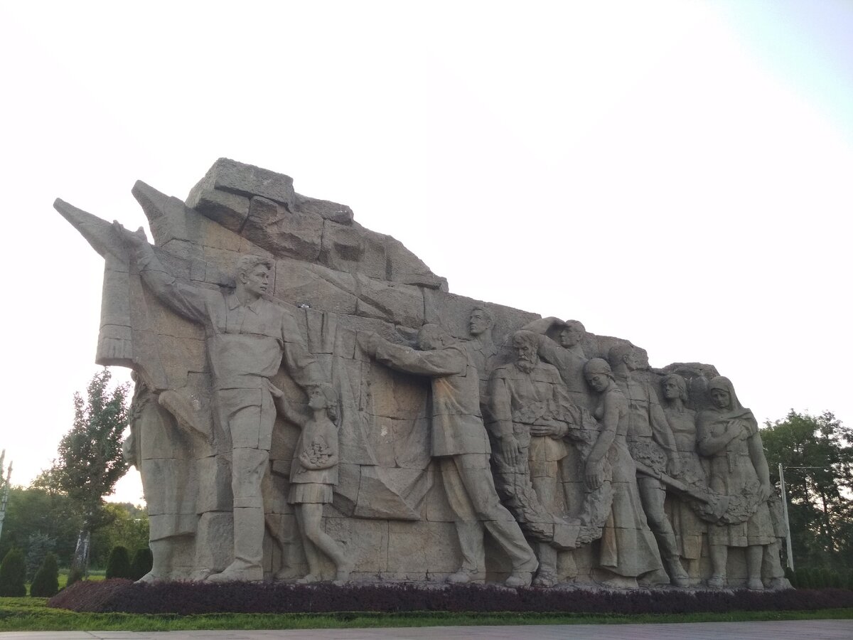 г. Волгоград, скульптура "Память поколений"