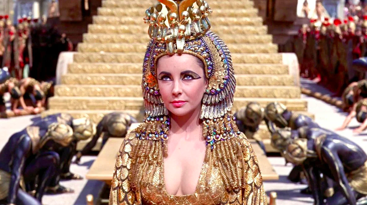 Элизабет Тейлор в роли Клеопатры в х/ф "Клеопатра", 1963 год 