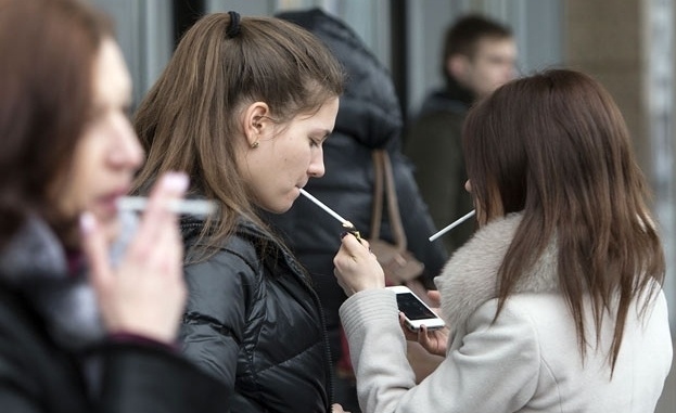 По официальным статистическим данным  за  последние  20 лет количество курильщиков в России  увеличилось на 440 тысяч  человек. 