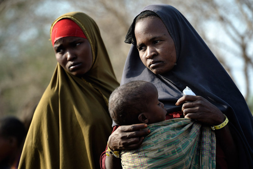 Сомалийские девочки, они уже мамы 