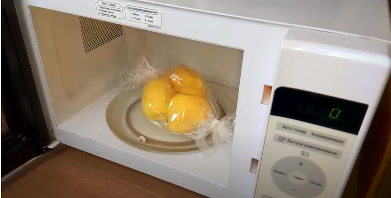 После всего этого отправляем в микроволновку ровно на 10 минут