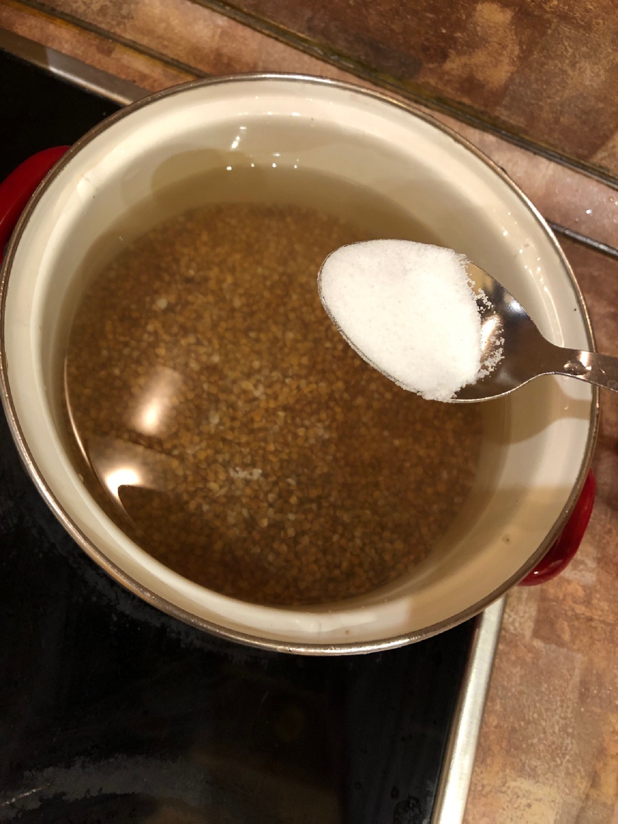 Я кладу пол столовой ложки соли 
